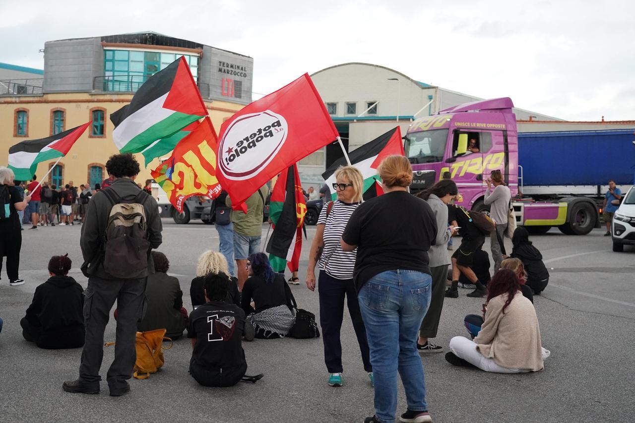 
	La manifestazione al varco&nbsp;Valessini (foto Stick)

