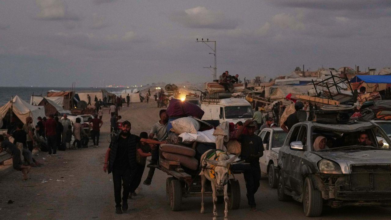 Popolazione in fuga dalla striscia di Gaza