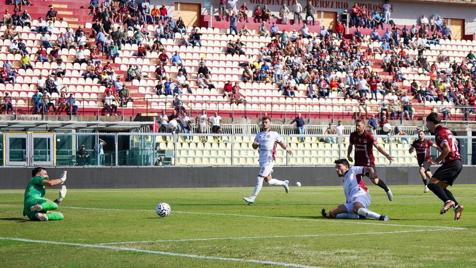 L’occasione sprecata da Cioffi e Dionisi in apertura (foto Stick)