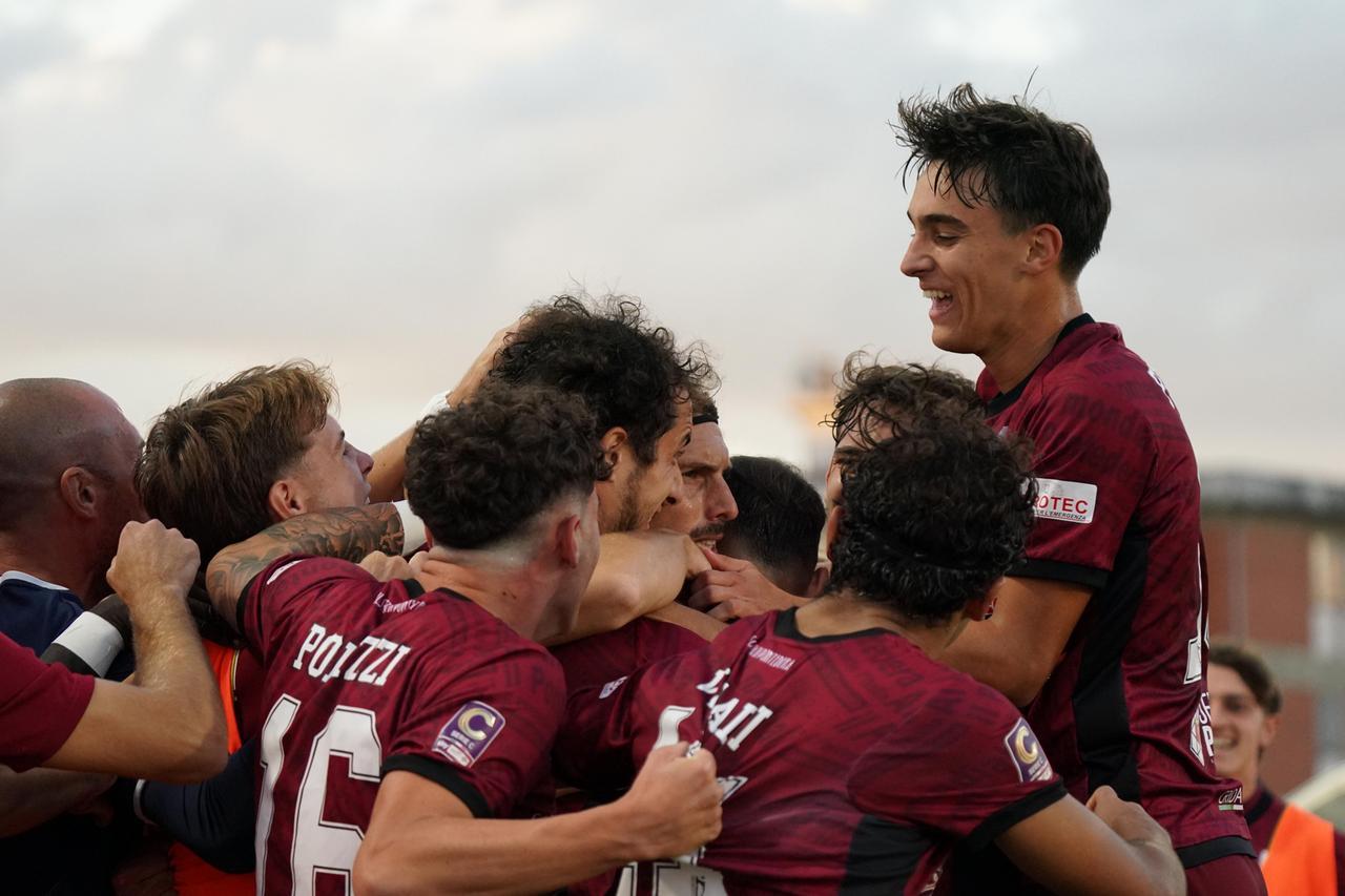 
	L'esultanza dopo il gol di Vona (foto Stick)

