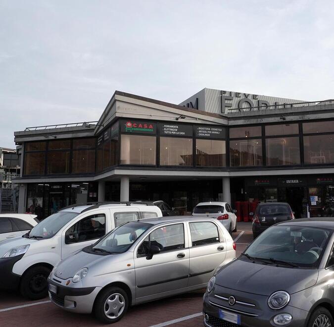 
	L'ex Incom (ora Pieve Forum) dove aprir&agrave; la palestra Green Theory

