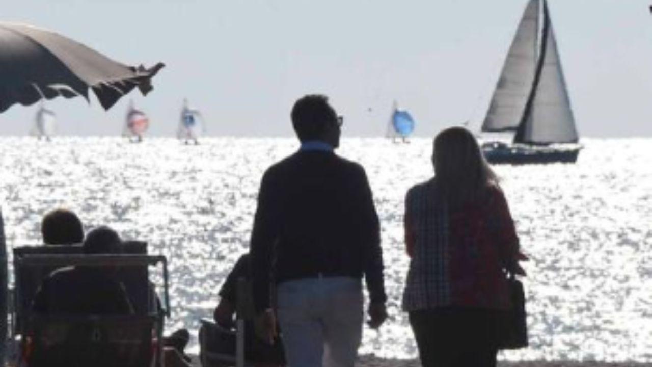 
	Mare d'inverno: l'iniziativa di qualche anno fa a Marina di Carrara (foto d'archivio)

