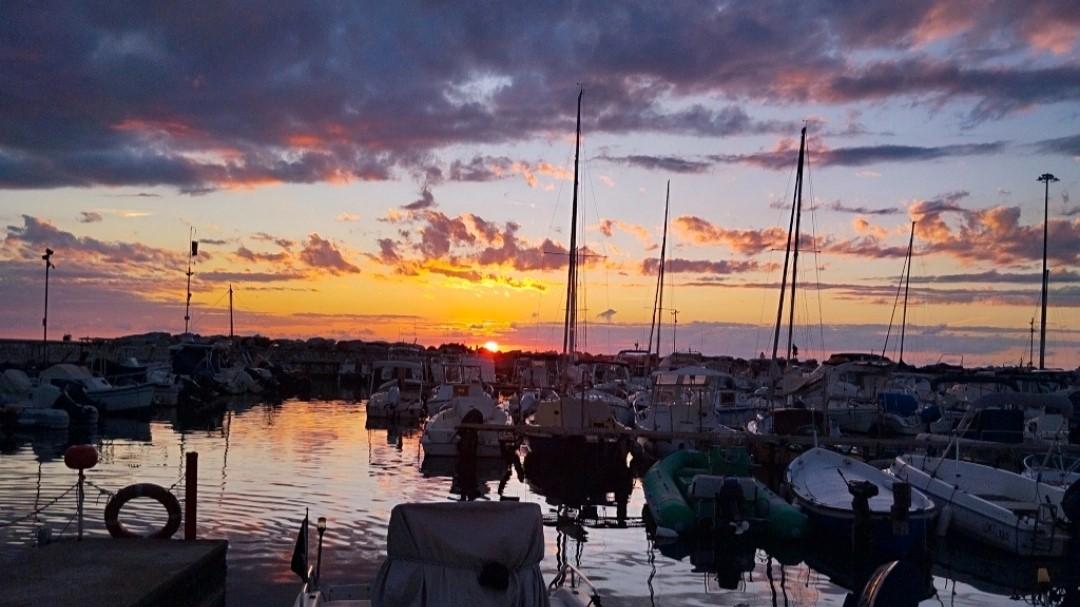 Livorno, il tramonto show al moletto di Ardenza. Grazie a Debora Ingoglia
