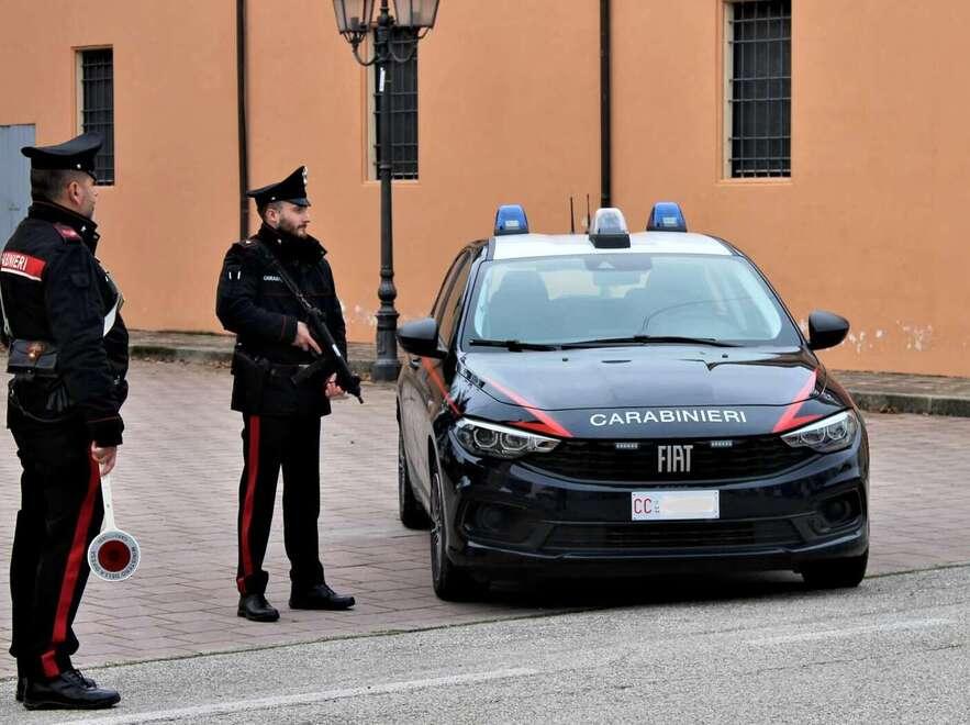 Reno Finalese, ragazzini nel cimitero per i selfie con teschi e ossa