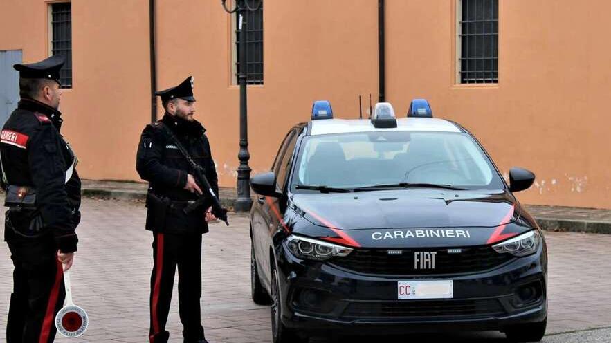 Reno Finalese, ragazzini nel cimitero per i selfie con teschi e ossa