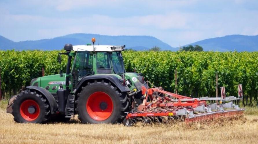 Muore schiacciato dal trattore a Serramazzoni: trovato dopo ore in un calanco
