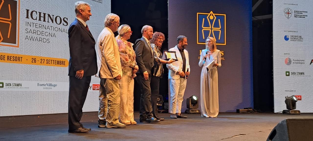 Il Premio Ichnos chiude in musica con Mario Biondi: Scavo è il giornalista dell’anno