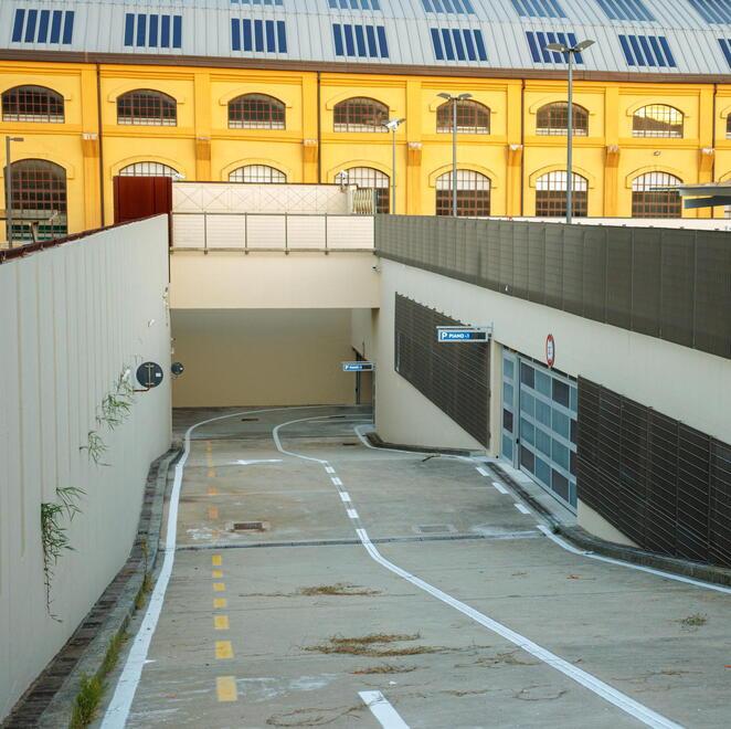 
	La rampa di discesa verso i parcheggi interrati (foto Nucci)

