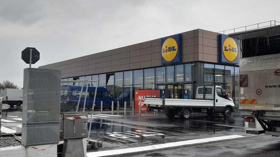 Il nuovo supermercato Lidl di Montecatini nella zona commerciale dell’Ipercoop, al confine con Massa e Cozzile