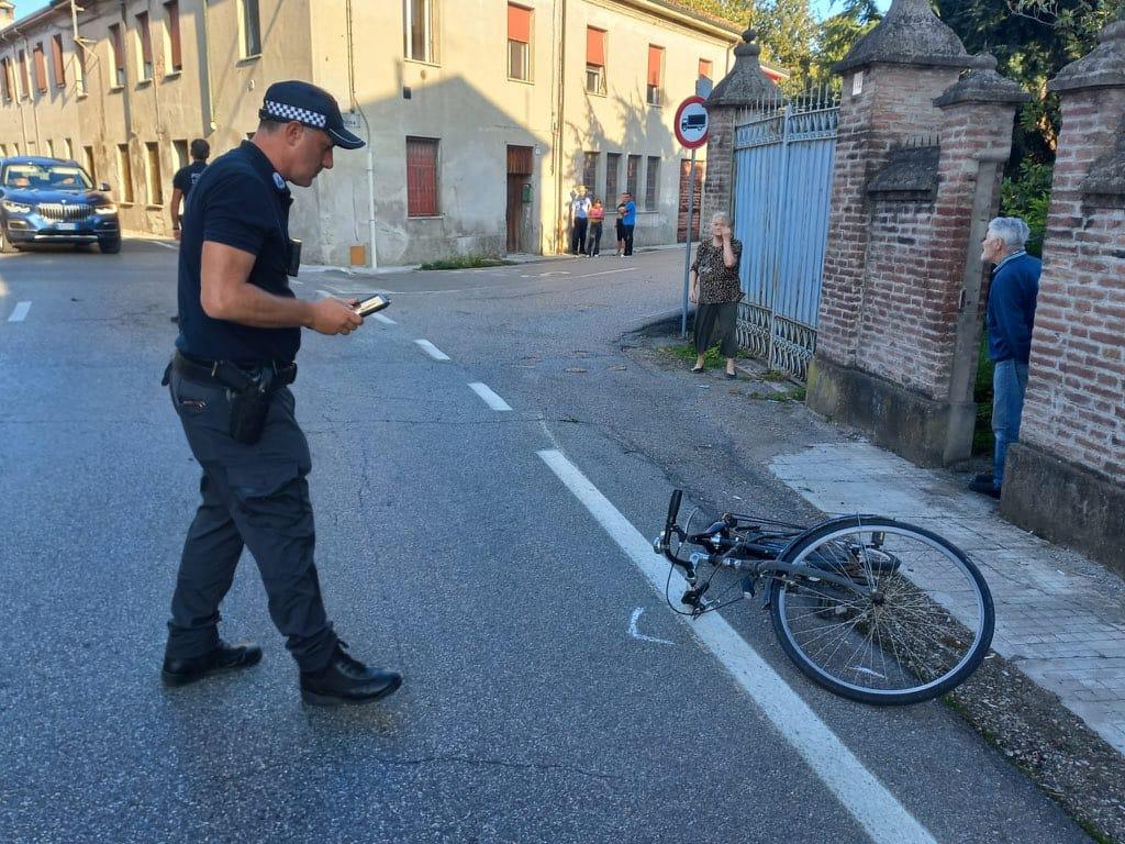 Incidente a Luzzara: ciclista di 80 anni investito, arriva l’elisoccorso