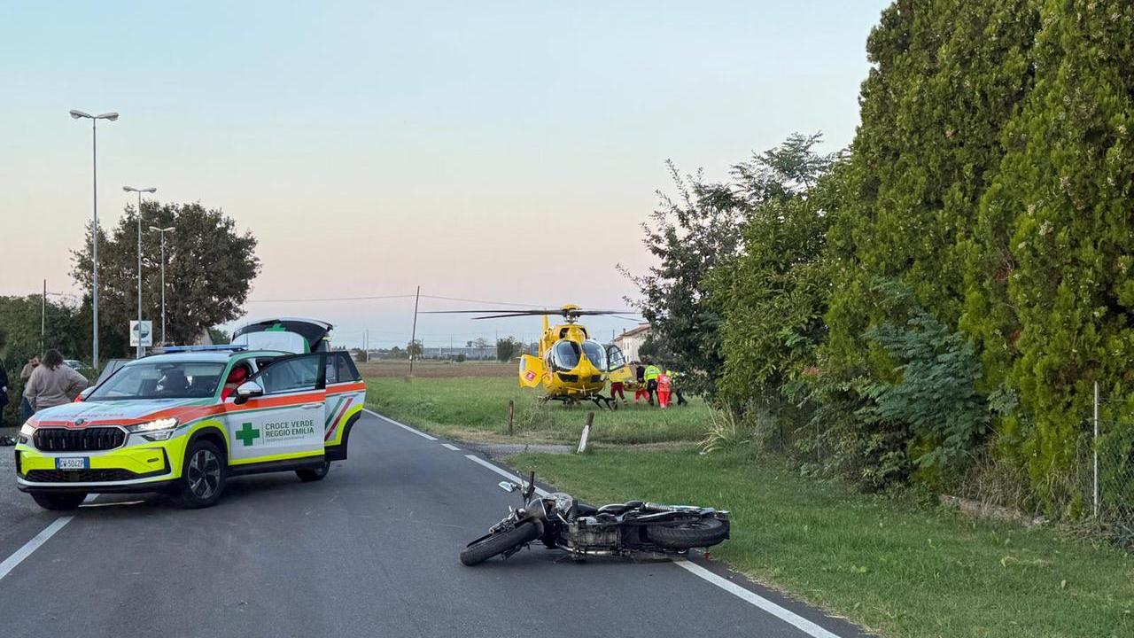 Scontro tra auto e moto: il ferito elitrasportato a Parma