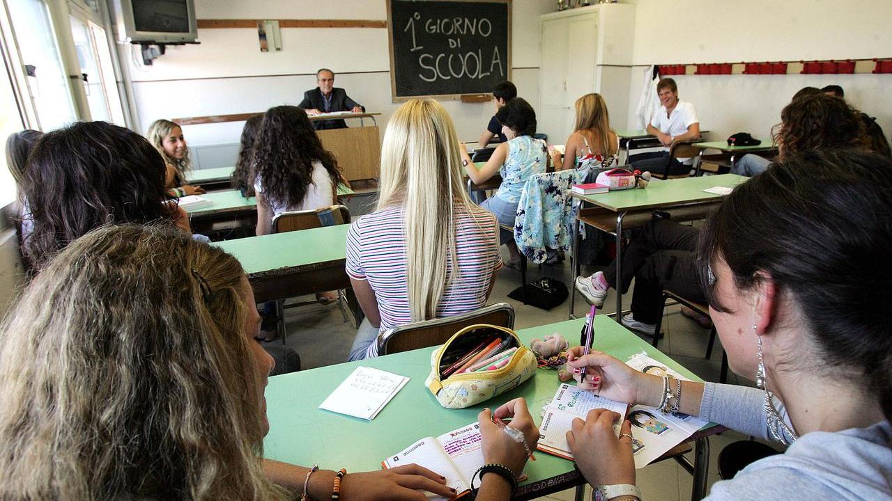 Ragazzi in aula (foto d'archivio)