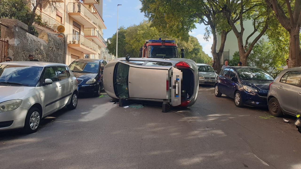 
	L'auto ribaltata<em> (foto Ivan Nuvoli)</em>

