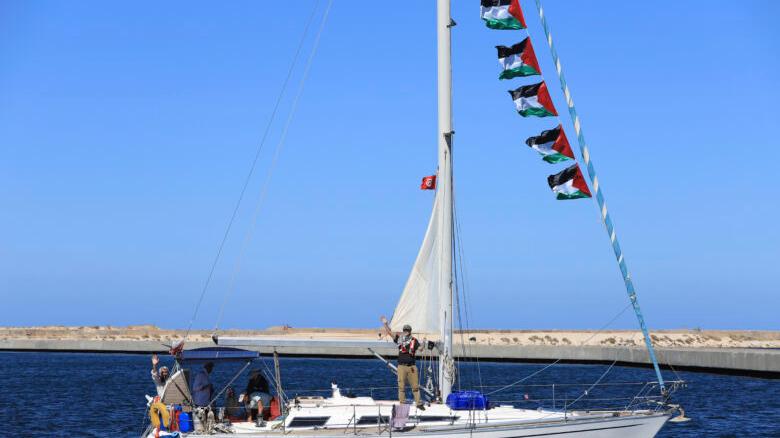 Flotilla, Crosetto e Tajani: «Rischi drammatici se forza blocco». Gli attivisti: «Andiamo avanti»