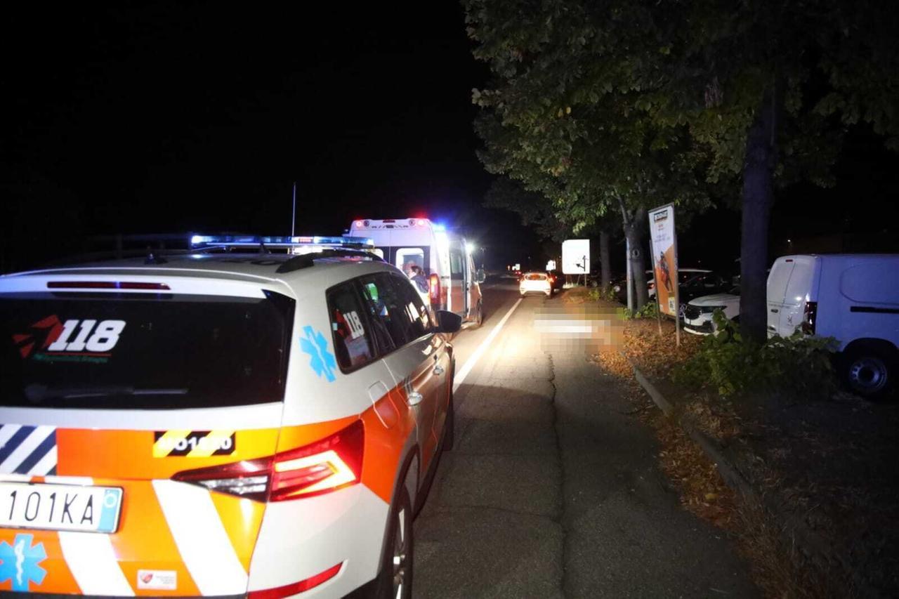 
	I sanitari sul luogo dell'incidente mortale (Foto Esposito)

