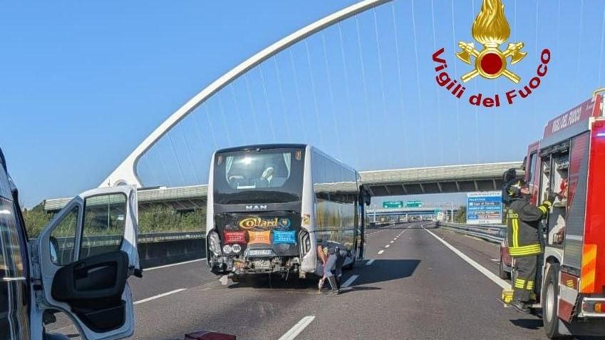 Incidente in A1, nel tamponamento tra furgone e pullman muore un 40enne: chi era la vittima