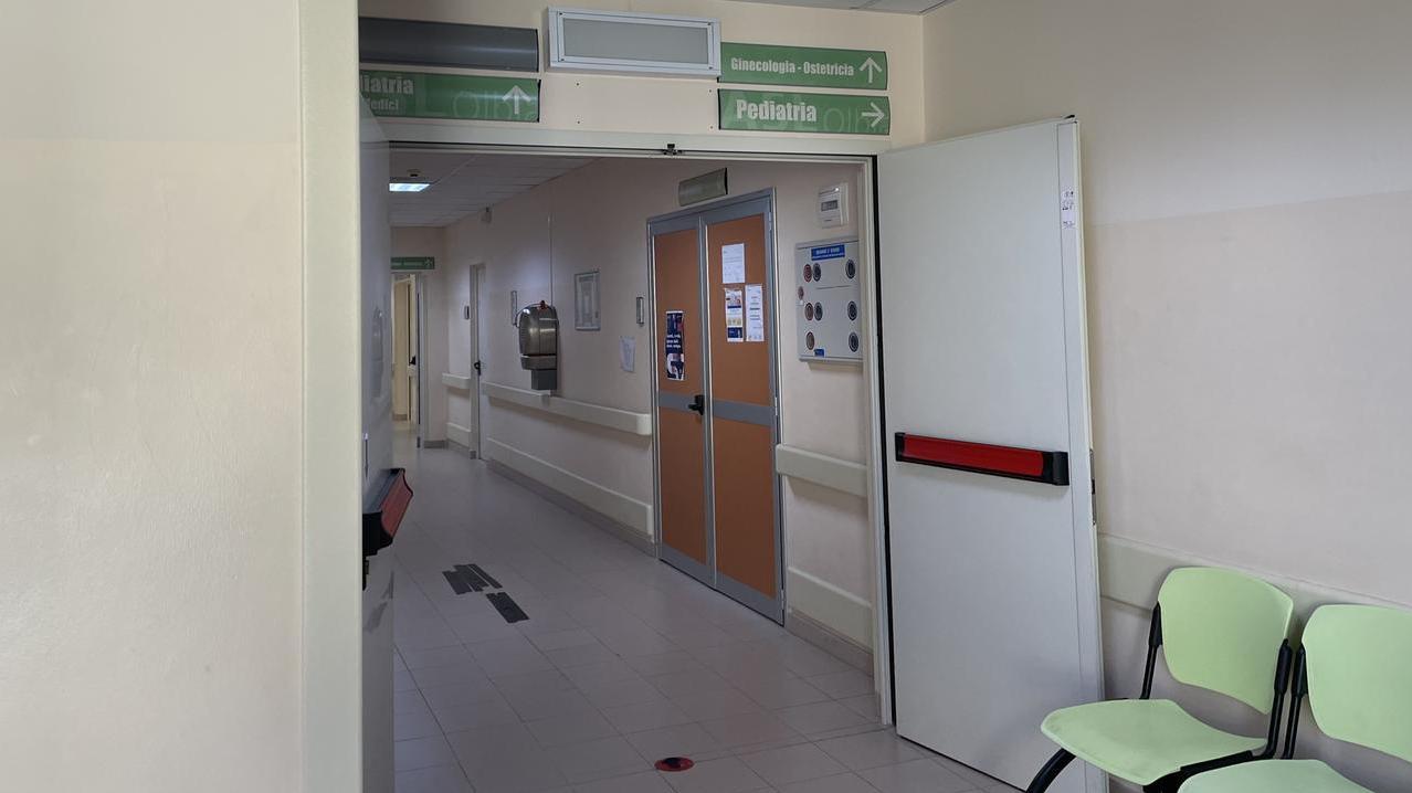 Bimba di 2 anni in attesa per ore al pronto soccorso di Olbia: pediatria allo stremo