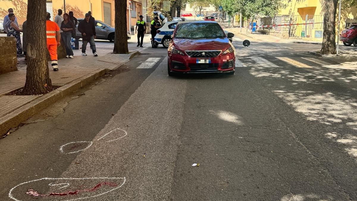 Pedone investito da un’auto mentre attraversa la strada: è grave