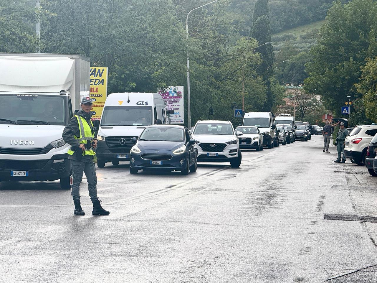 
	La Sr 325 venerd&igrave; durante il blocco causato dalla fuga di gas (foto: Paolo Nucci)


