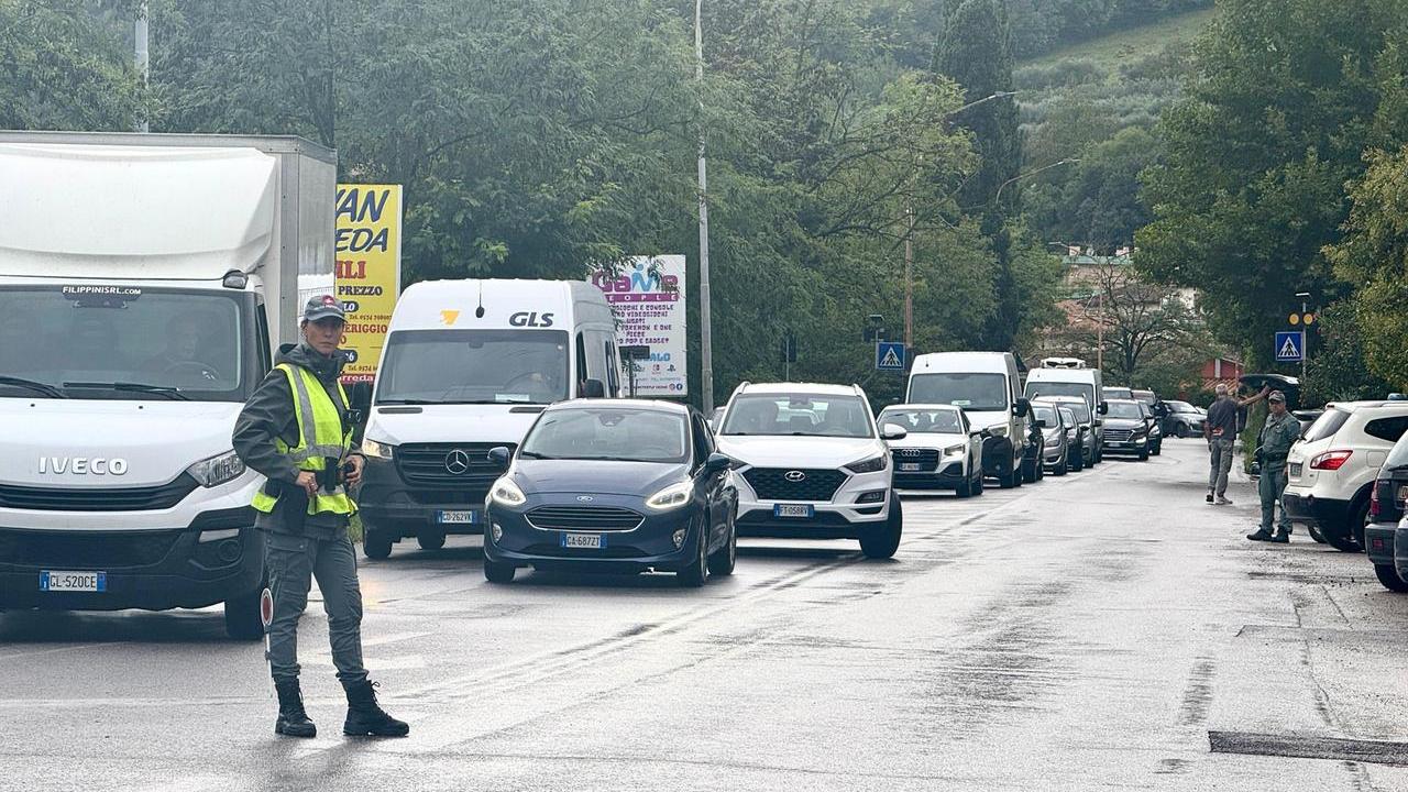La Sr 325 venerdì durante il blocco causato dalla fuga di gas (foto: Paolo Nucci)