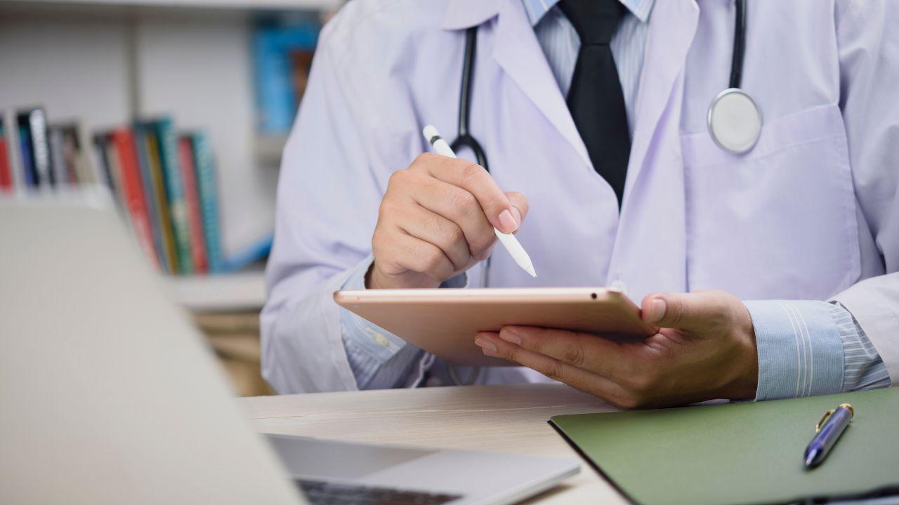 Fascicolo sanitario elettronico, pronto l'aggiornamento: i dati obbligatori e chi può vederli