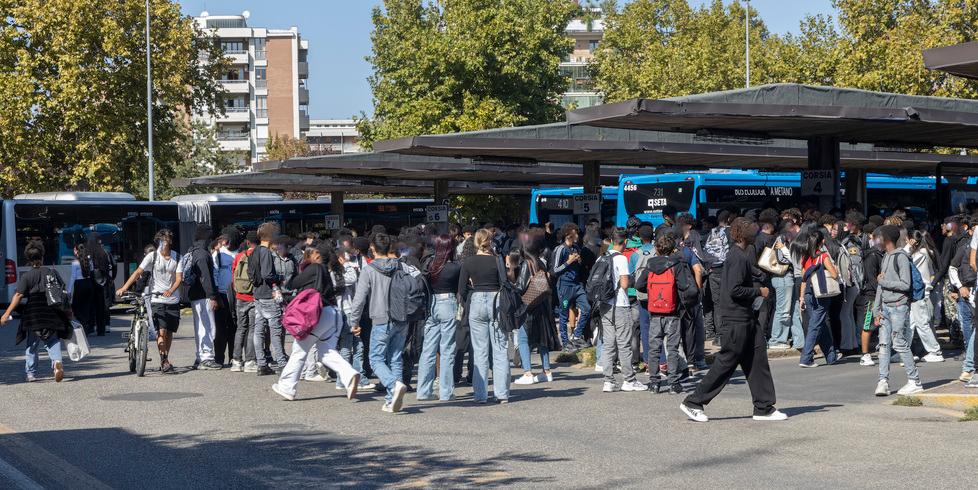 Baby gang, blitz in autostazione: 5 minorenni in Questura