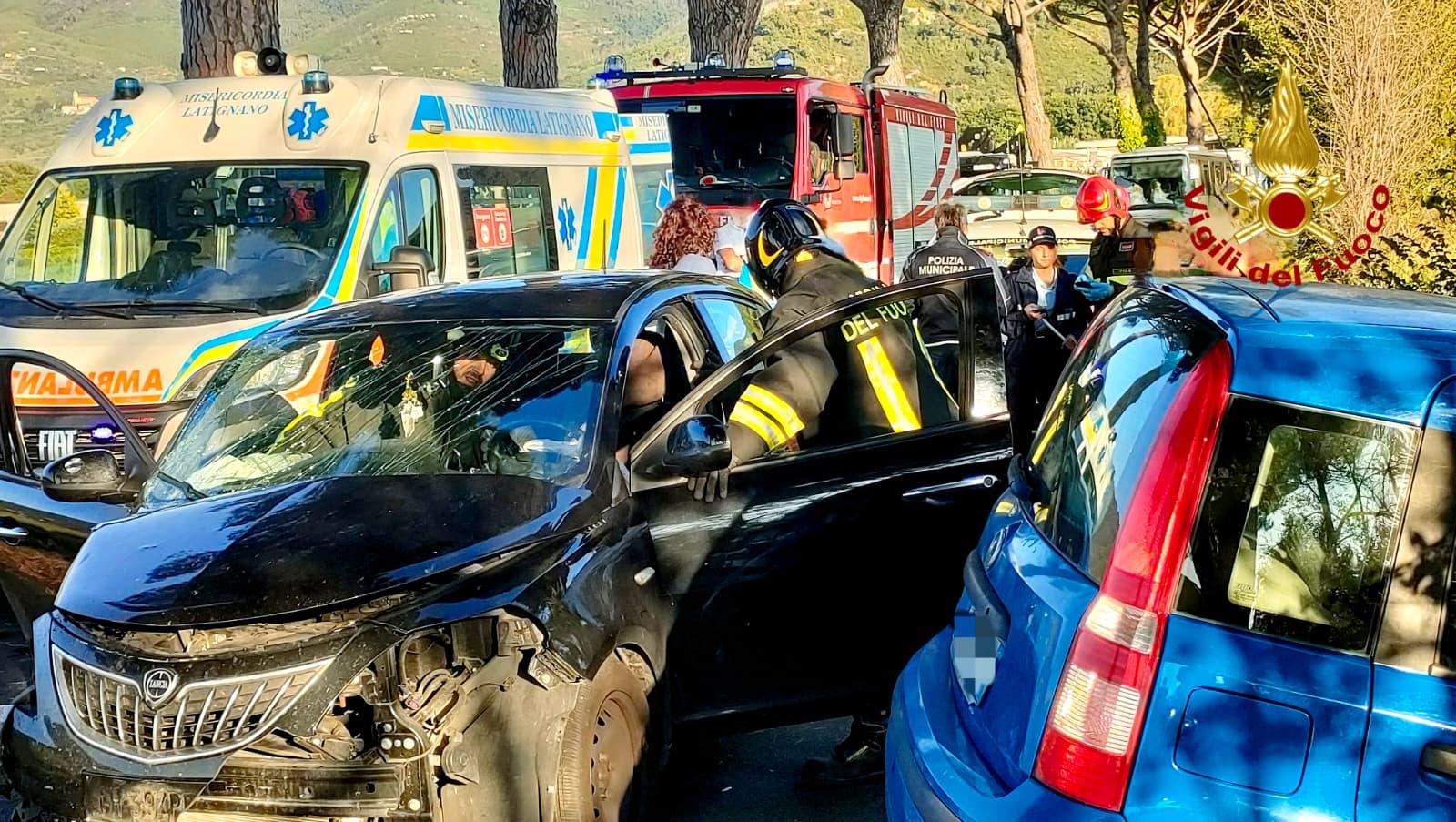 Vicopisano, scontro frontale tra due auto: grave una persona