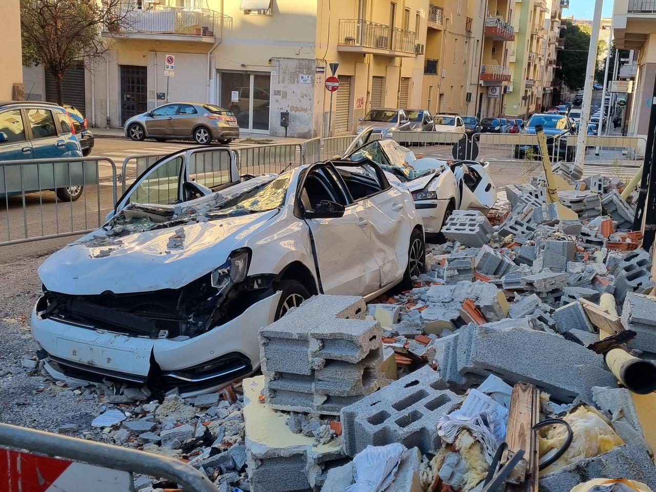 Sassari, tre mesi dopo l’esplosione le macerie restano lì: manca l’autorizzazione per bonificare