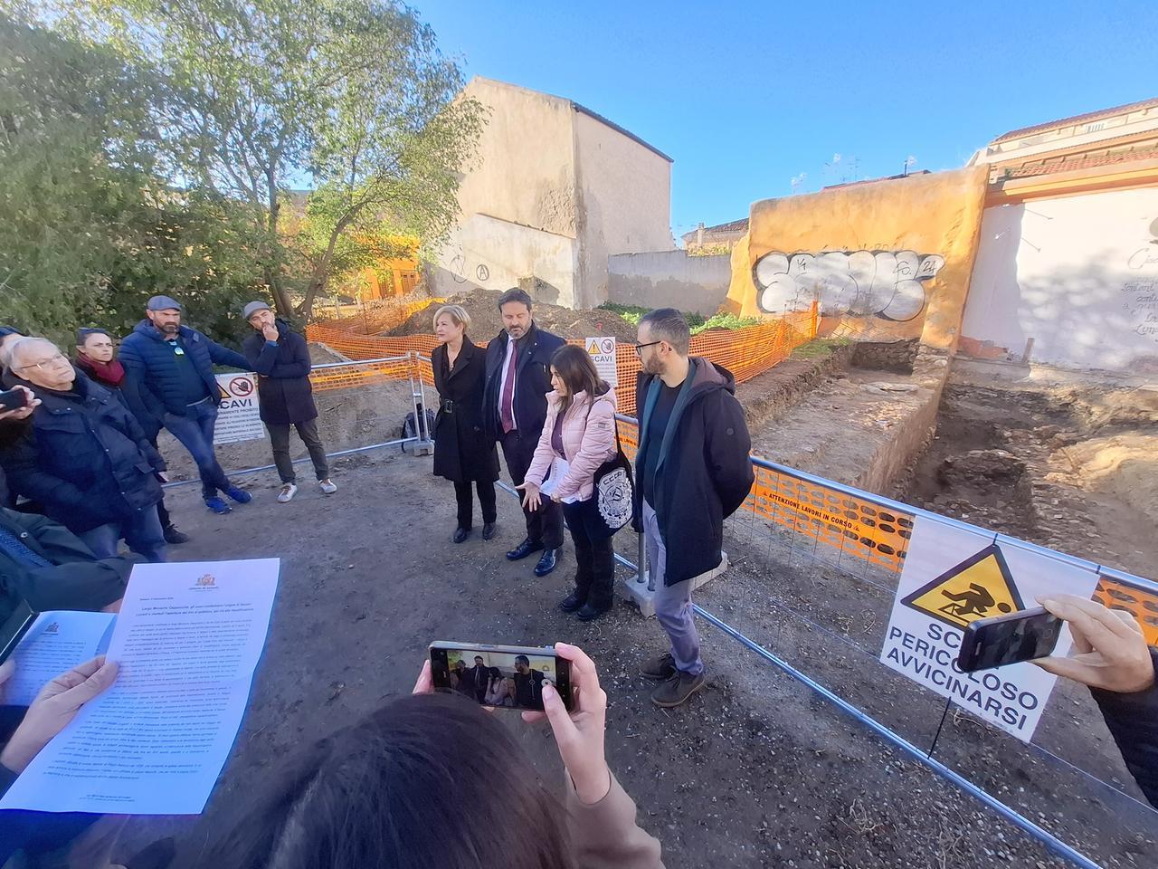 Il sindaco di Sassari  Giuseppe Mascia, nell'area archeologica in Largo Monache Cappuccine