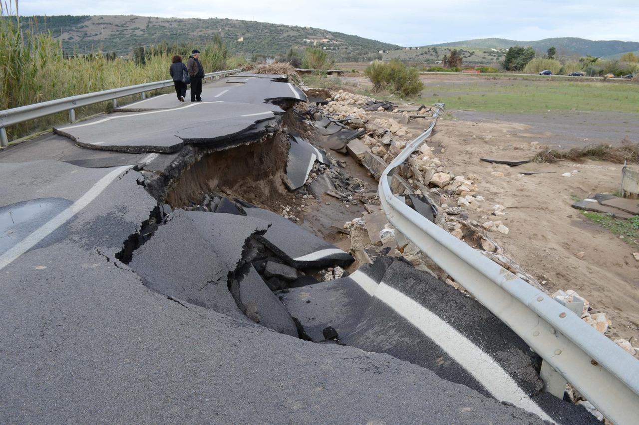 
	Oliena, il ponte di Olo&egrave; crollato&nbsp;

