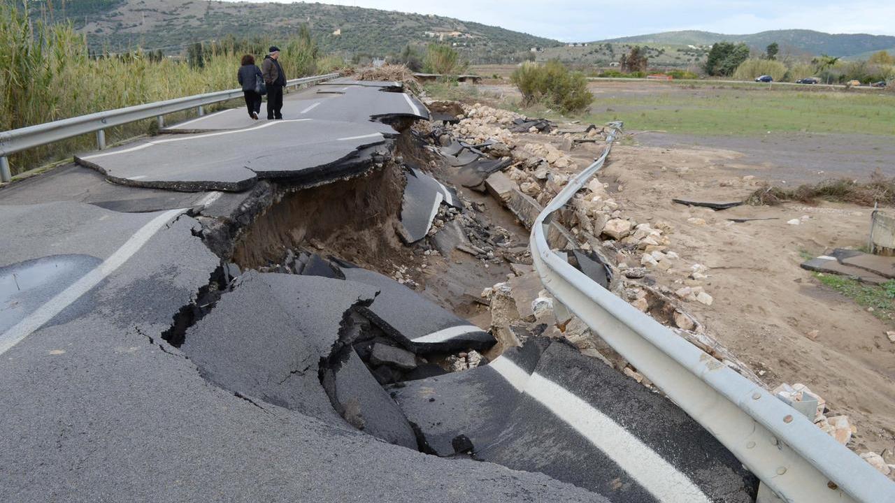 Oliena, il ponte di Oloè crollato 