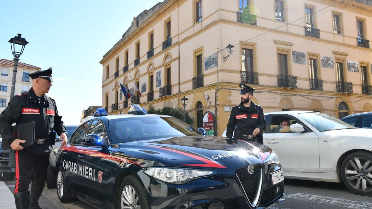Sorvegliato speciale sorpreso con cinque coltelli e attrezzi da scasso: arrestato