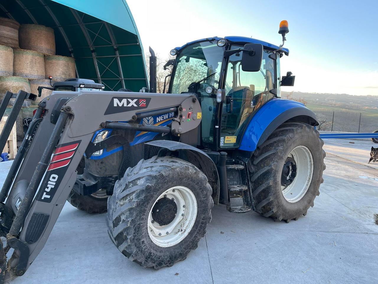 Banda di ladri fa razzia a Pavullo: rubati due trattori e un’auto