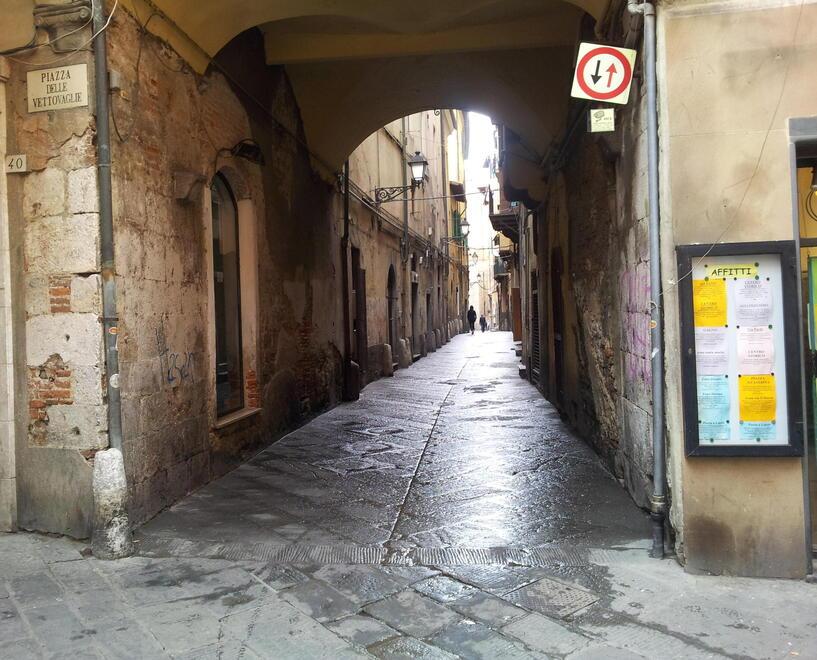 Pisa, militari fuori servizio presi a botte e rapinati<br>
