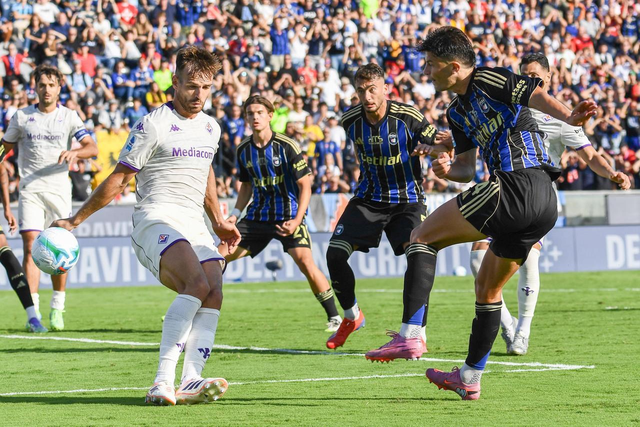 
	Il fallo di mano non concesso al Pisa (foto Stick)

