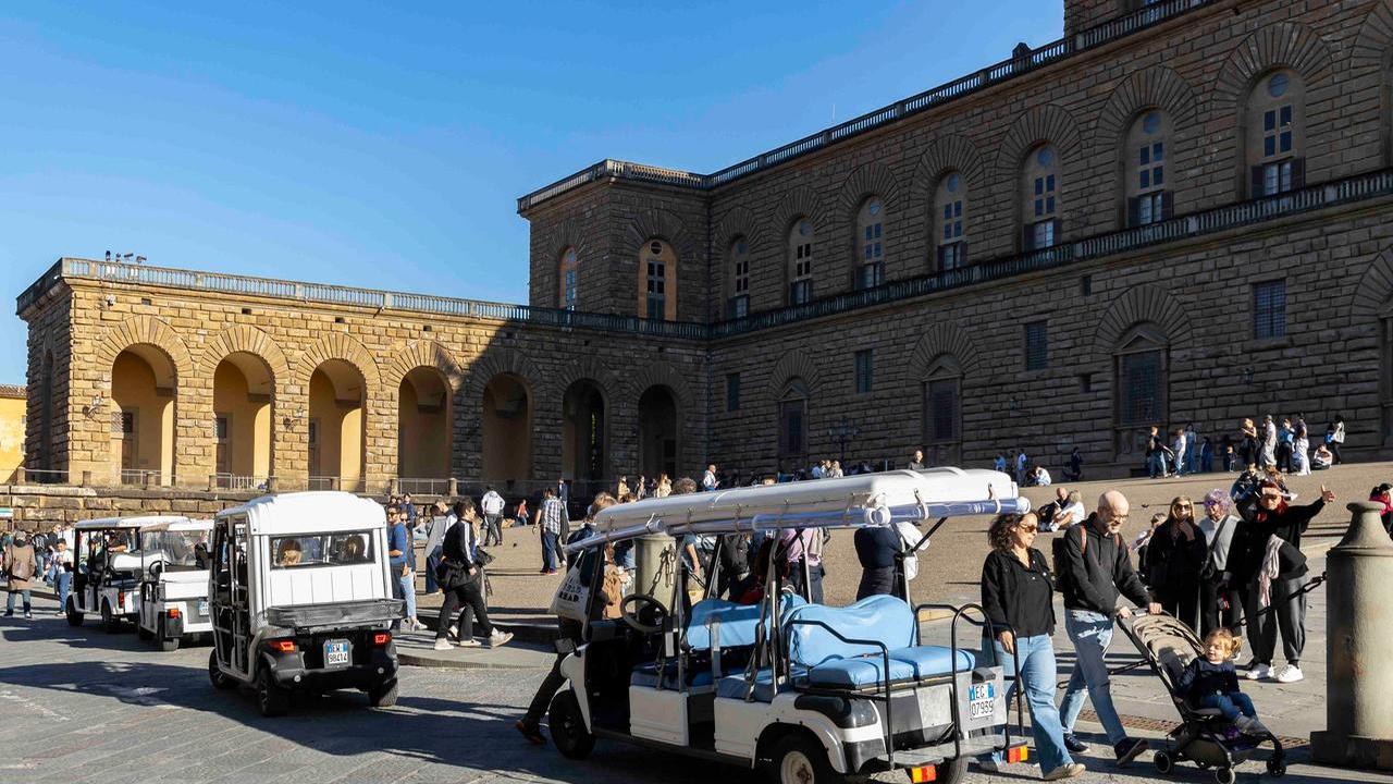 Firenze, stop a risciò e golf car dal 15 ottobre: corsa per ottenere una delle 24 navette autorizzate in area Unesco