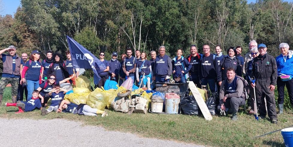 Pontelagoscuro, 600 chili di rifiuti raccolti dai volontari di Plastic Free