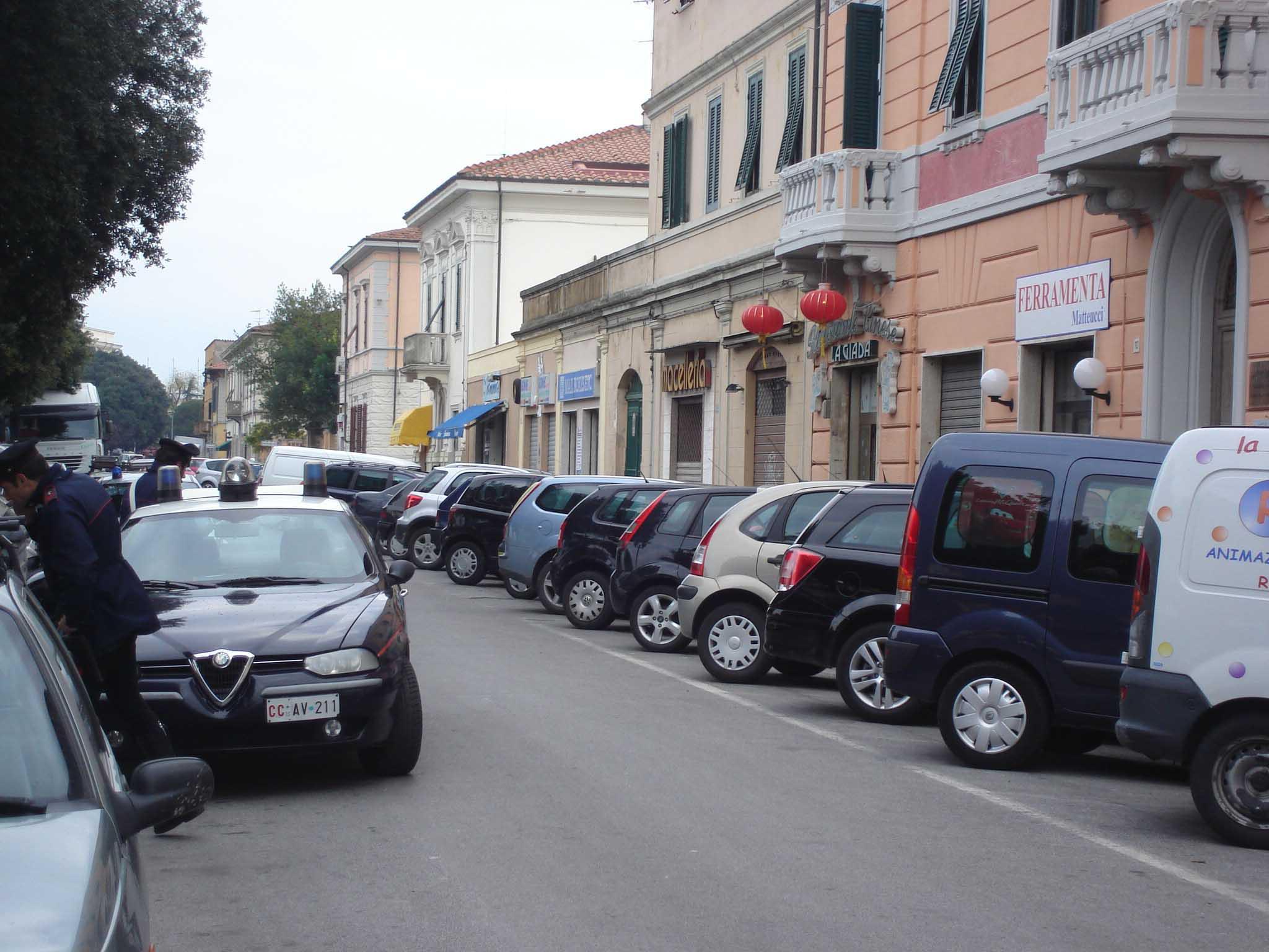 Una pattuglia dei carabinieri in viale Carducci (foto d'archivio)