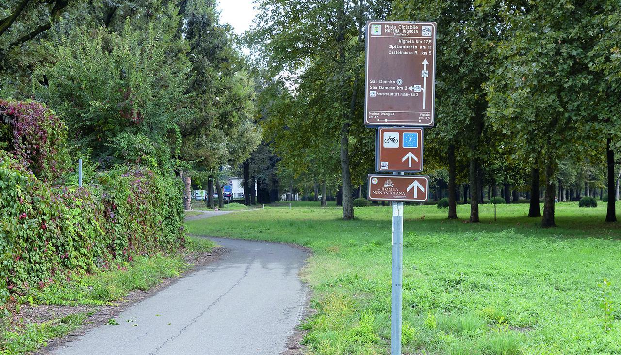 
	Un tratto della ciclabile dove si &egrave; consumata la brutale aggressione

