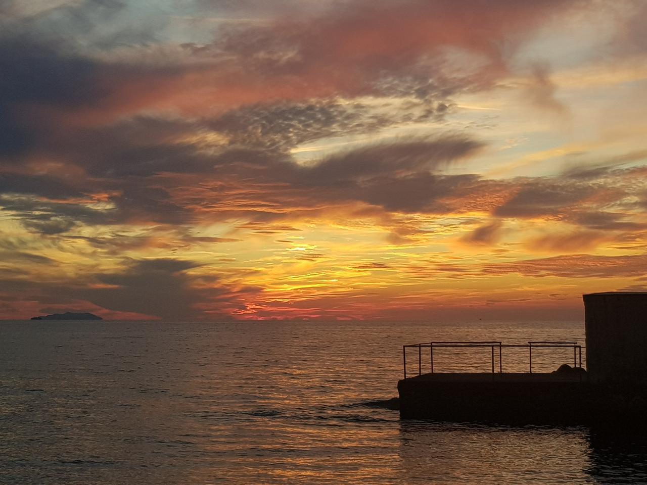 Livorno, lo show dal moletto di Antignano. Grazie a Claudia Volpe