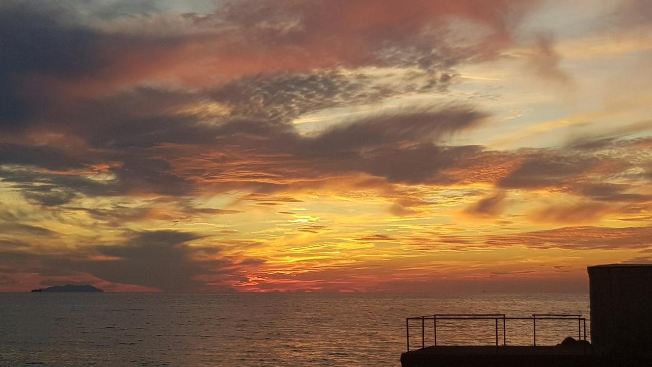 Livorno, lo show dal moletto di Antignano. Grazie a Claudia Volpe