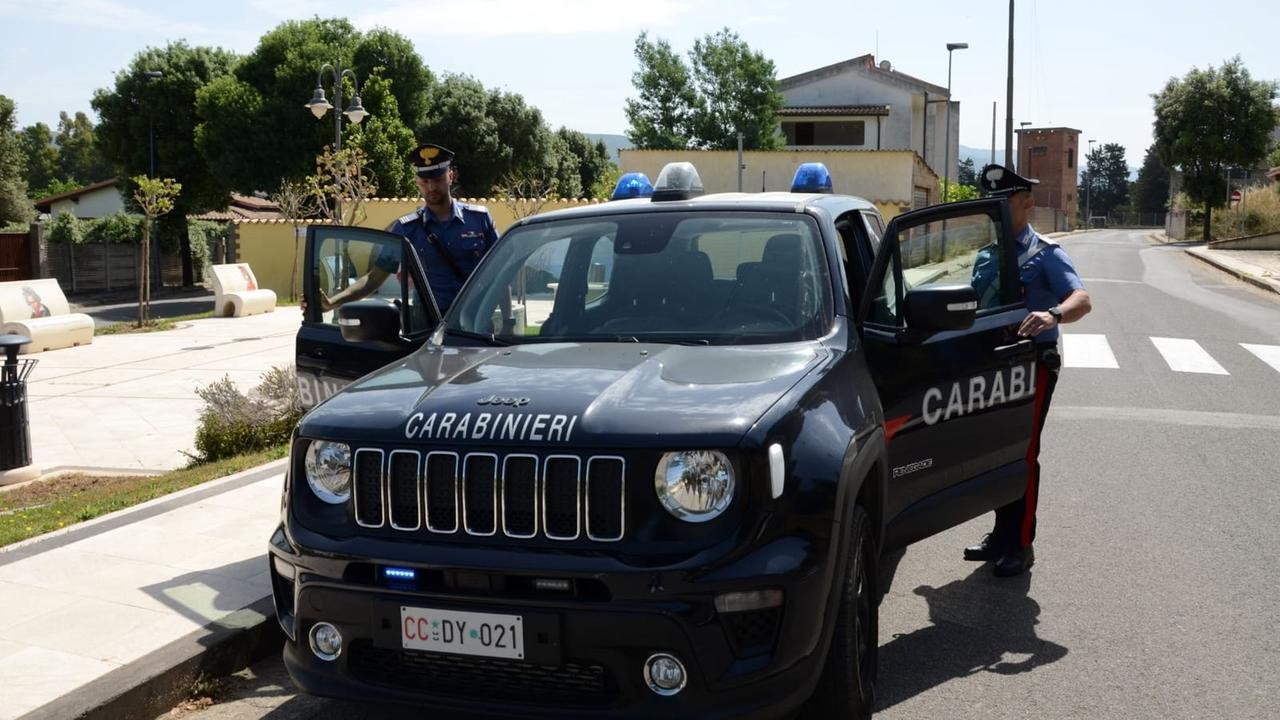 Nella Fiat Punto rubata trovano la chiave di una Land Rover e portano via anche quella
