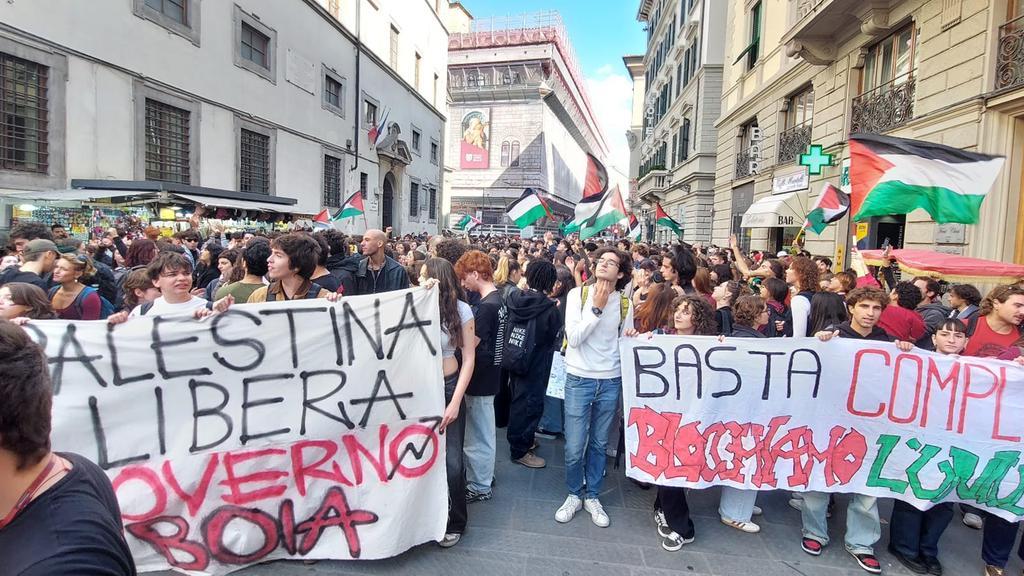 Firenze, corteo di mille studenti per la Flotilla: occupata l’Università e domani sciopero generale