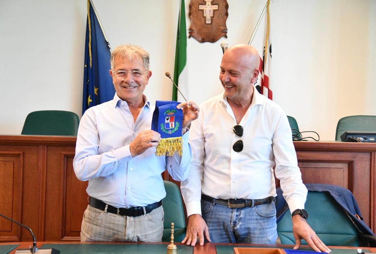 
	Settimo Nizzi e Rino Piccinnu durante il passaggio di consegne

