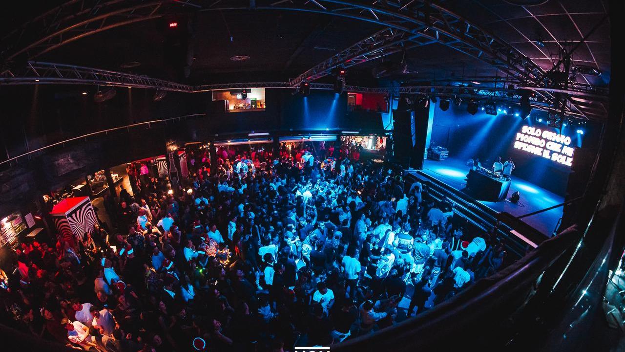 Rinviata la serata We Love alla discoteca Vox Club: «Non rimaniamo indifferenti a quanto succede a Gaza»