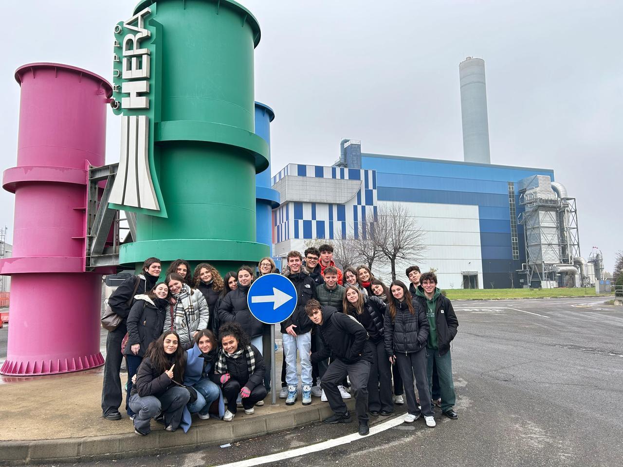 Che fine fanno i nostri rifiuti? Il tour degli studenti all’interno del termovalorizzatore di Hera
