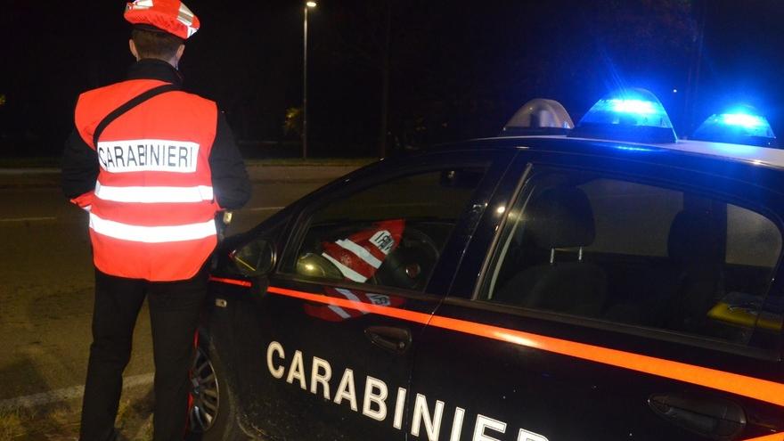 Rissa a Carpi, il racconto: «Si sono rifugiati dentro al bar per sfuggire alla furia del branco»