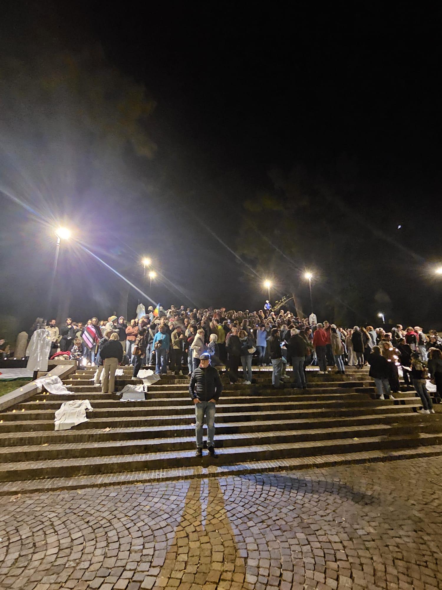 Ferrara si scuote e illumina per Gaza, oggi sciopero generale