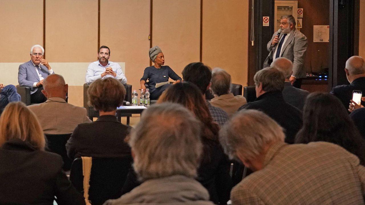 
	Da sx Eugenio Giani, Alessandro Tomasi e Antonella Bundu durante l'incontro al Tirreno. A dx il direttore del Tirreno, Cristiano Marcacci&nbsp;(foto Stick)

