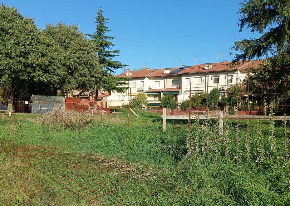 Contesa tra Comune di Ferrara e residenti. In via Mozzoni vince l’abbandono